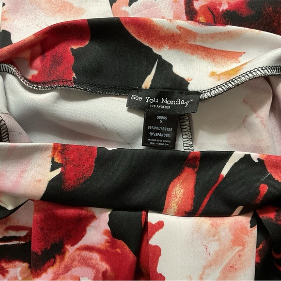 SEE YOU MONDAY LOS ANGELES FLORAL PULL ON SKIRT SIZE MEDIUM GENTLY WORN - Picture 3 of 3